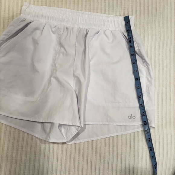 ALO Yoga Alumni White Shorts 3" Inseam Pockets Drawstring Women's Size Small - Picture 11 of 12